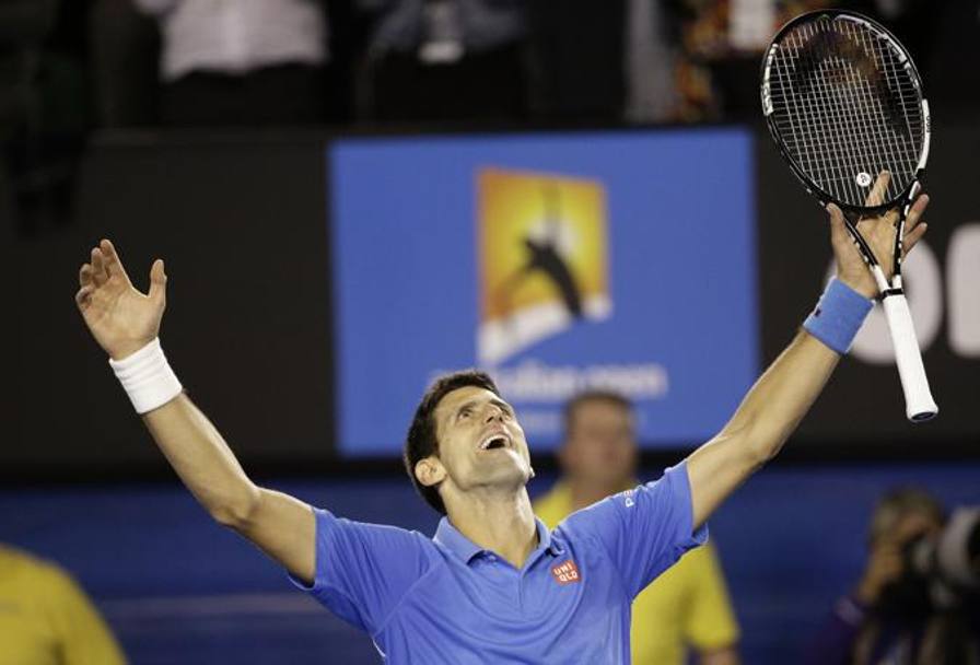 Novak Djokovic esulta per la quinta vittoria in carriera agli Australian Open, il primo slam da quando  nato suo figlio Stefan. EPA